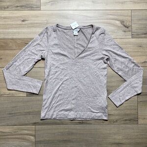 Club‎ Monaco Women's Long Sleeve V-Neck Tee Size Medium Taupe